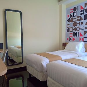 Front One Inn Kediri